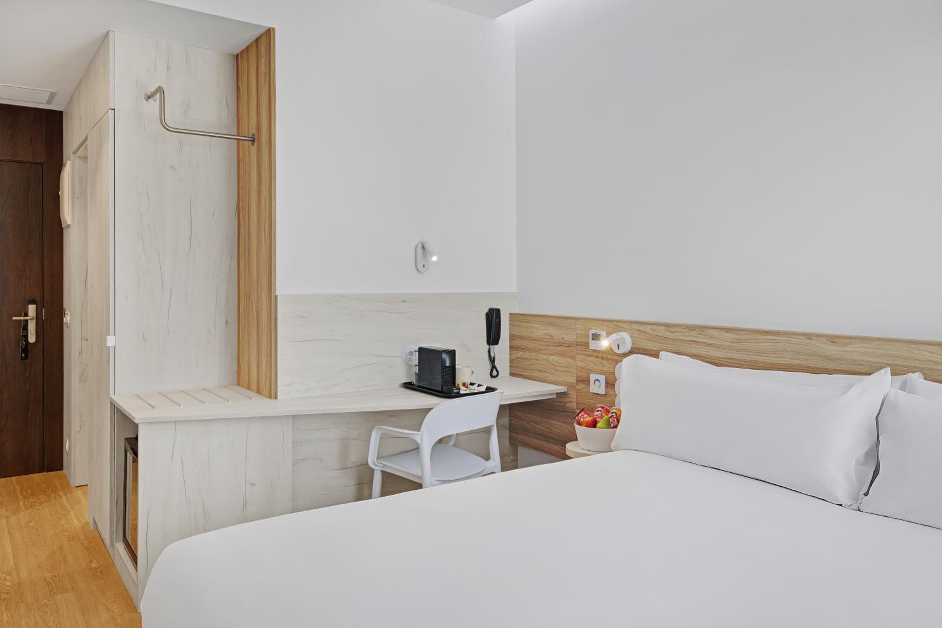 Deluxe, Double Bed