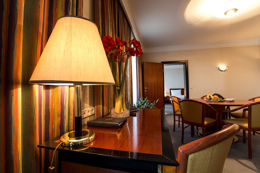Rahat Palace Hotel 65/75