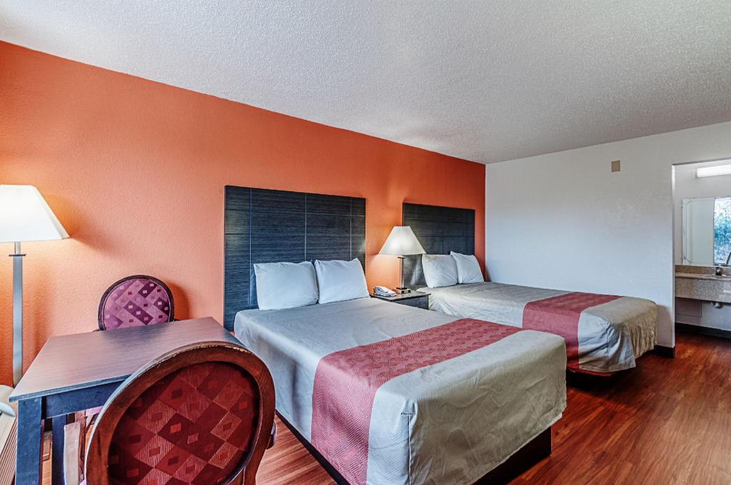 Room, 2 Double Beds, Motel6 Dumfries, VA 3/9