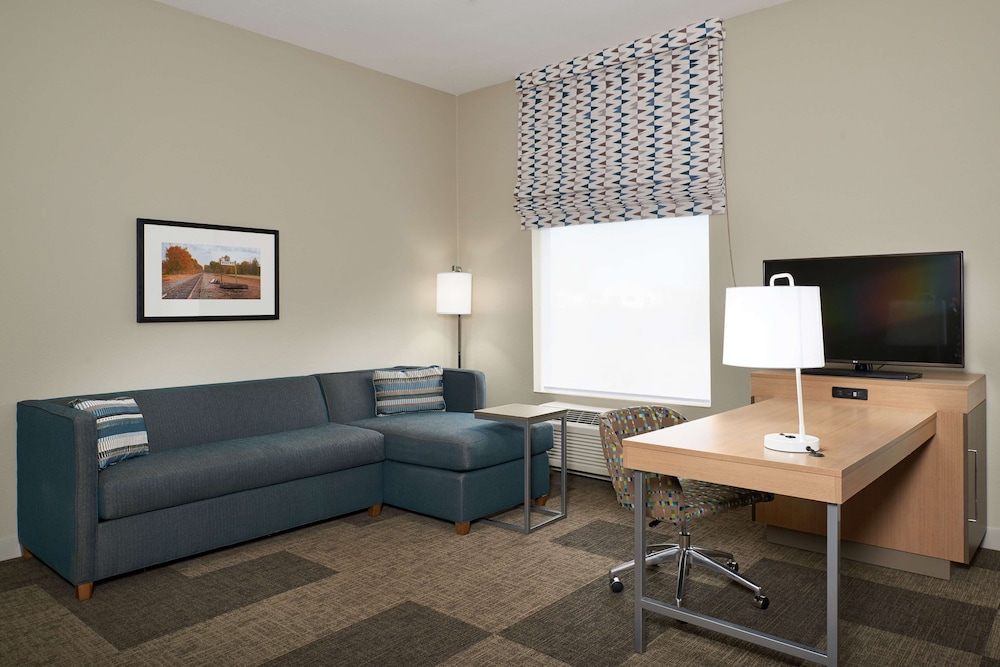 Hampton Inn and Suites Rogers 18/29