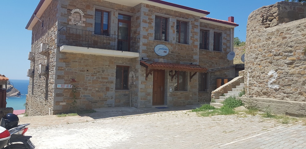 Gokceada Yakamoz Motel 3/50