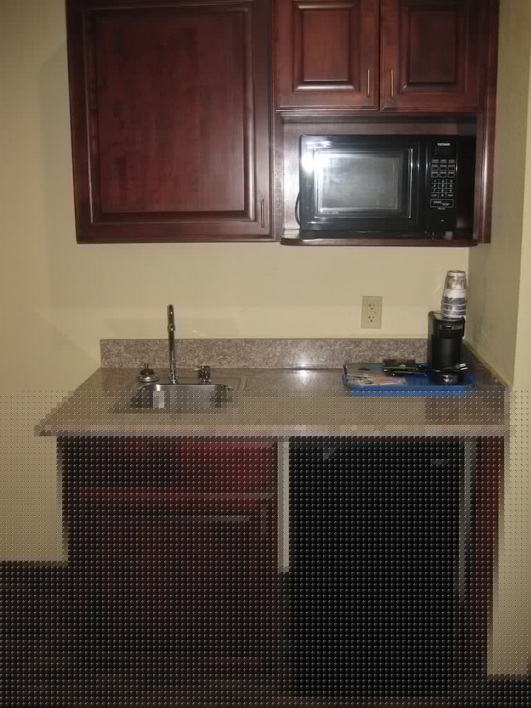 Best Western Plus Springfield Airport Inn 37/39