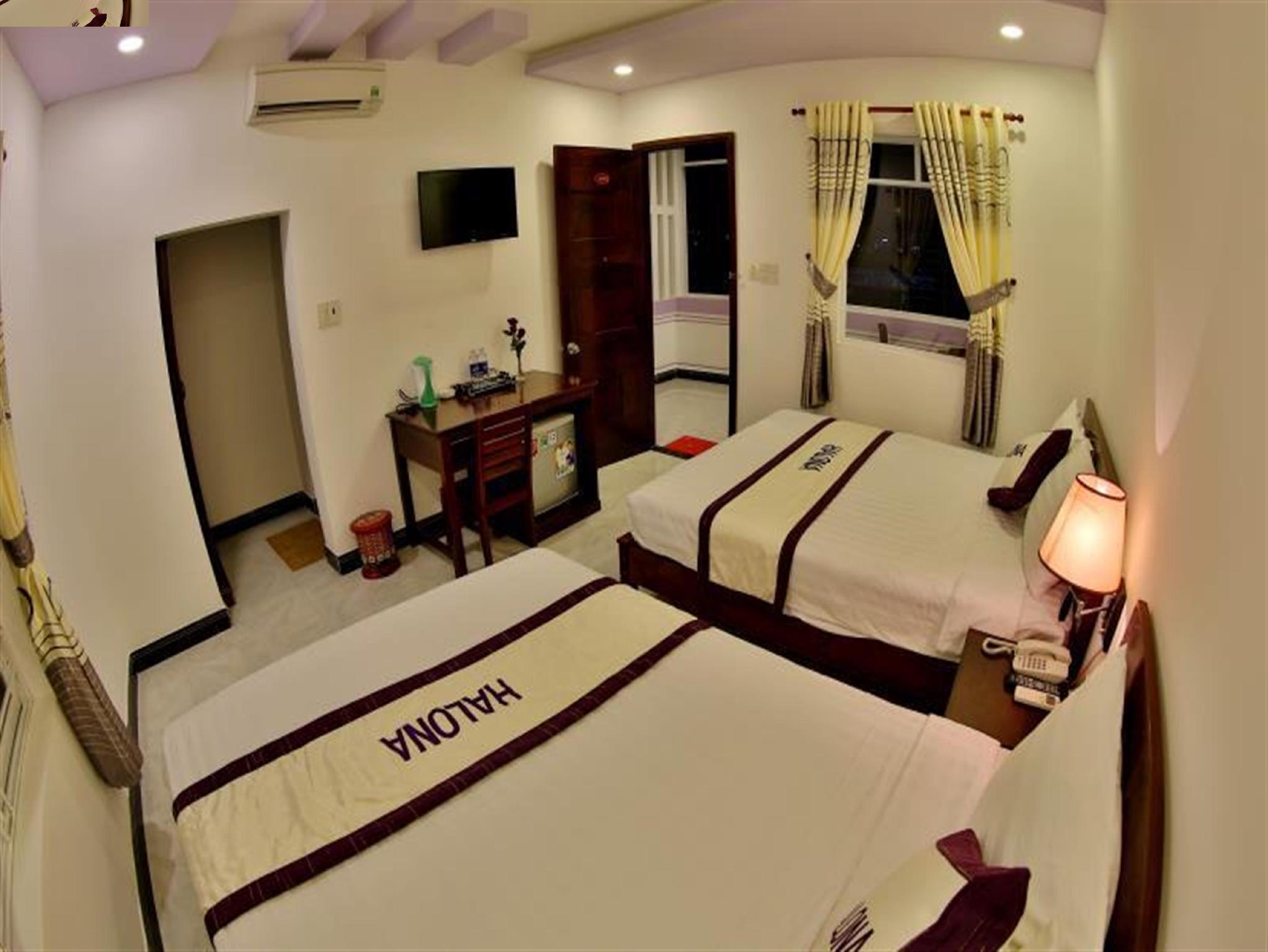 Halona Hotel 17/35