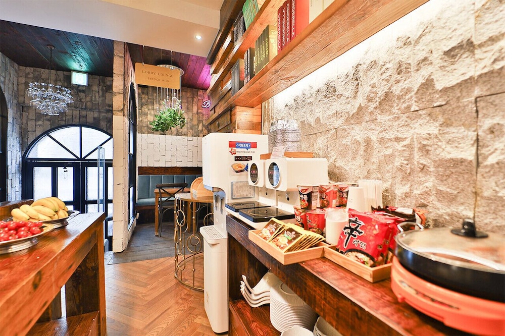 February Hotel Hwanggeum 77/93