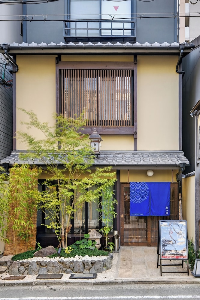 Rakurakuan 3/50