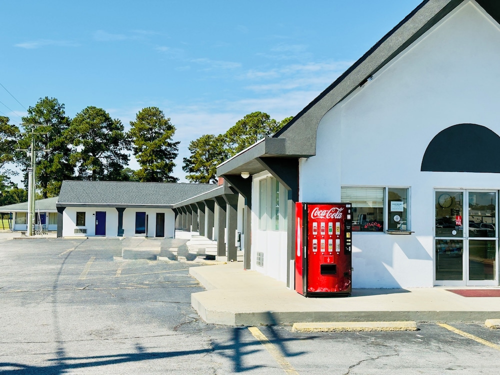 Motel 6 Williamston, NC - Highway 17 51/61