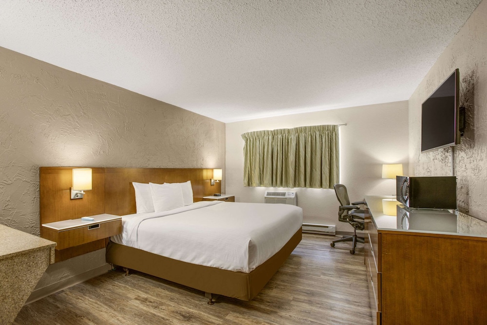Rodeway Inn & Suites Grand Rapids Southeast 20/39