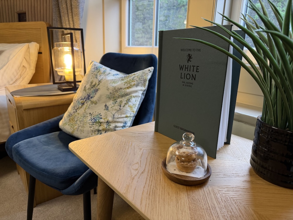 White Lion Hotel 36/50