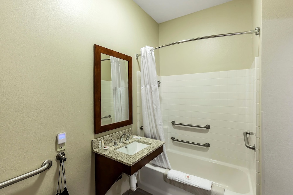 Comfort Inn & Suites Near University Of Wyoming 21/40