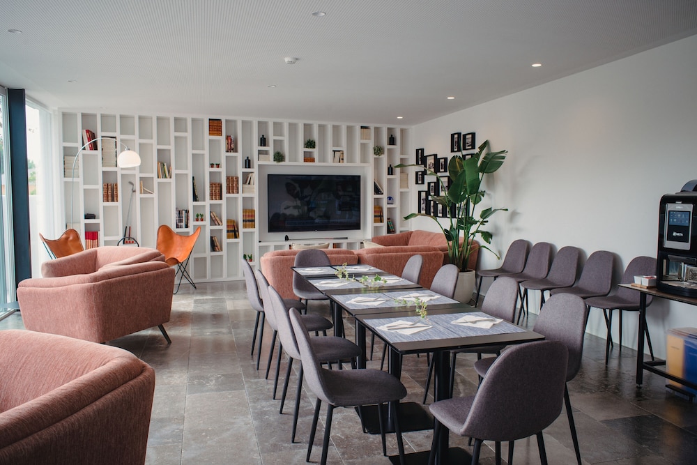 A House in Estoril - Adults Only 24/26
