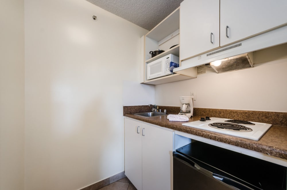 Suburban Extended Stay Clearwater 25/33