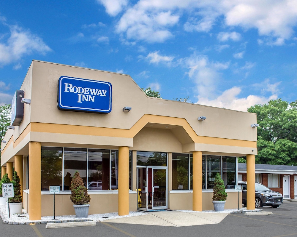 Rodeway Inn MacArthur Airport 3/36