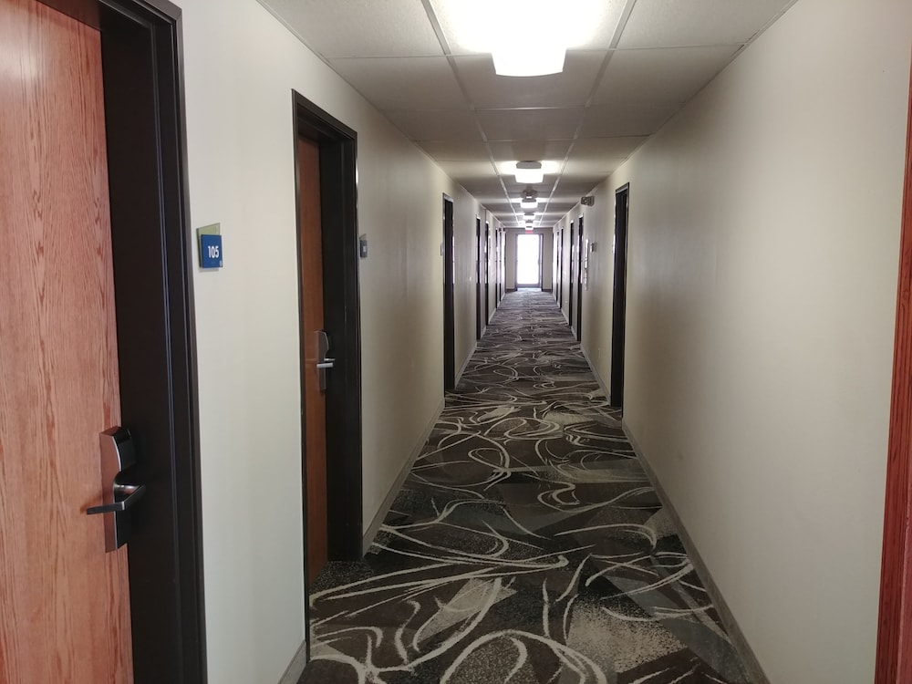 Boarders Inn and Suites Broken Bow 1/43
