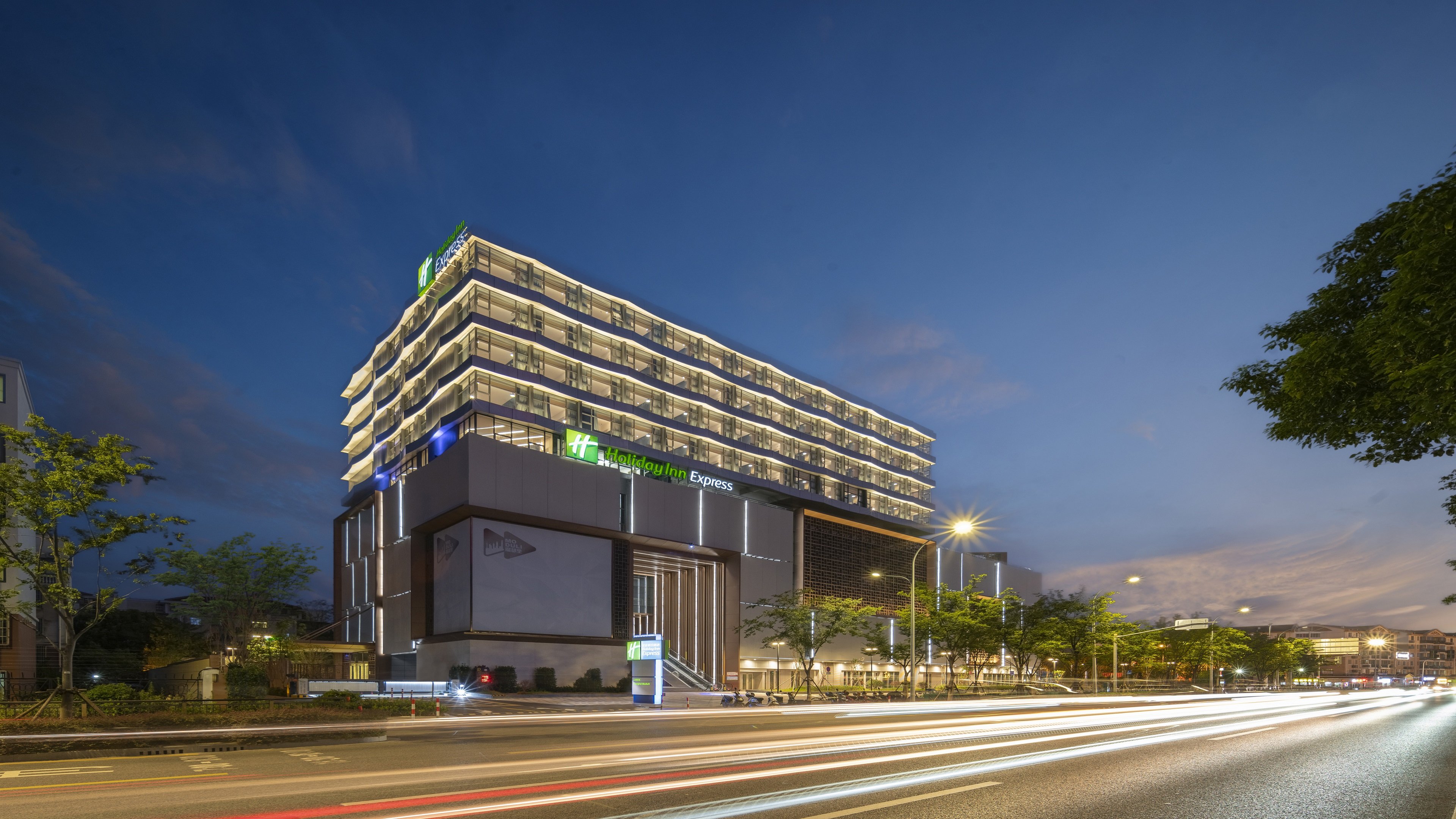 HOLIDAY INN EXPRESS SHANGHAI QINGPU in SHANGHAI