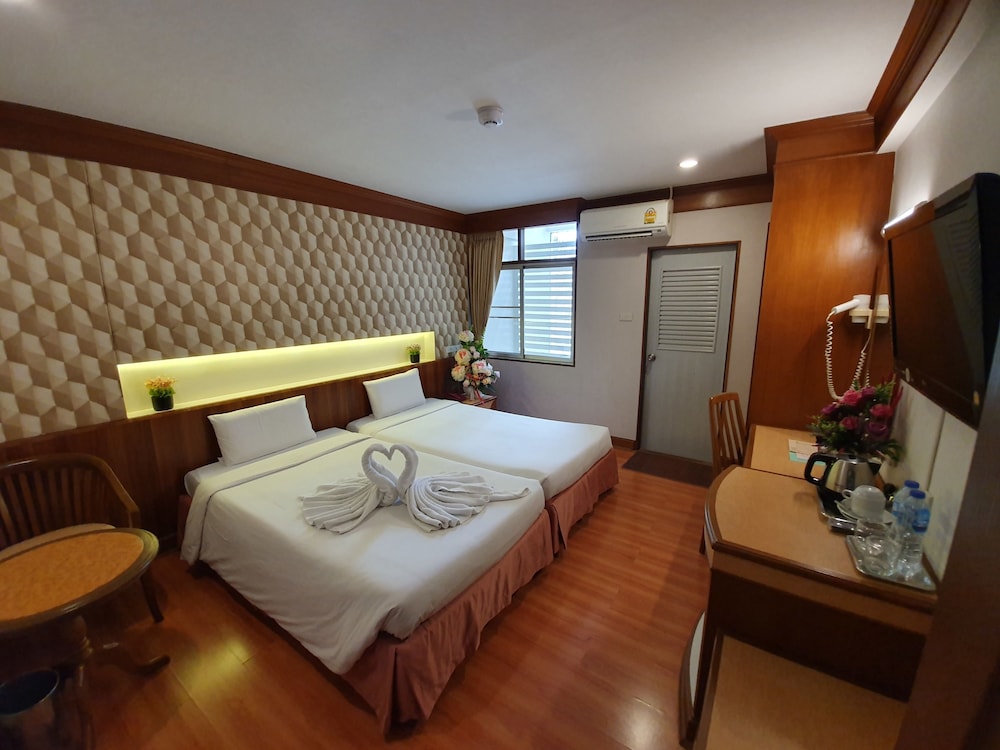 Sakol Hotel 17/65