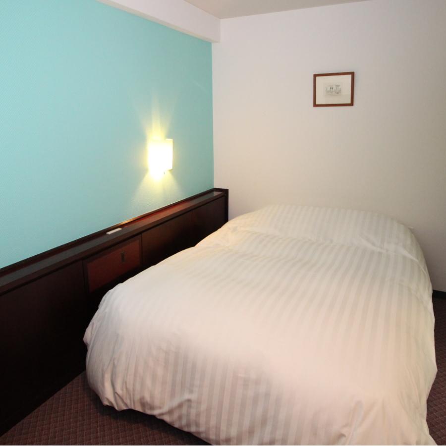 SEMI ROOM, SEMI DOUBLE BED, SMOKING
