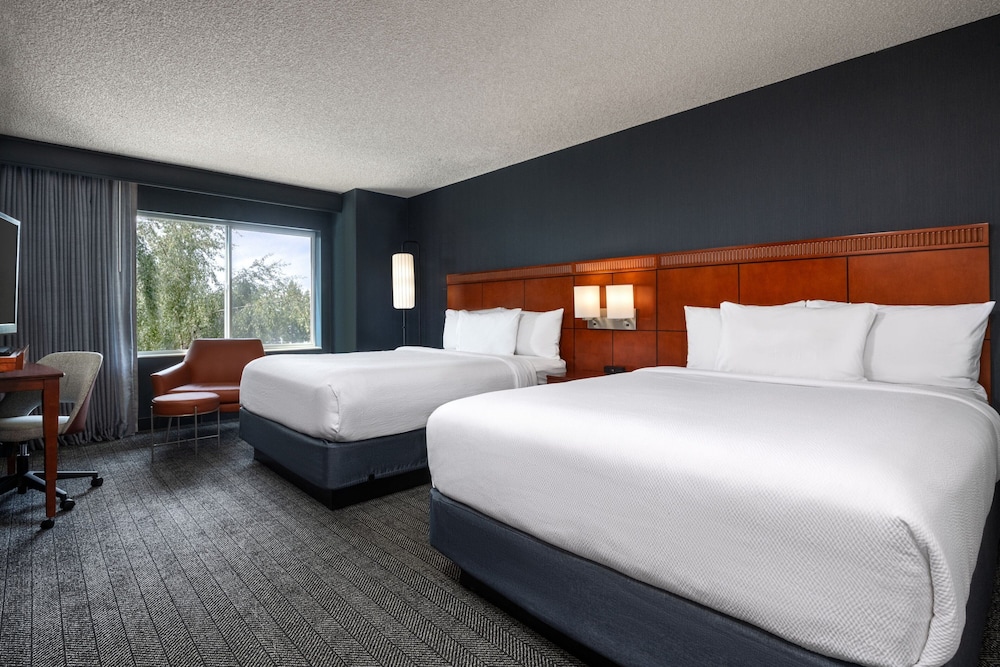 Room at Courtyard By Marriott Anchorage Airport, ANCHORAGE - AK