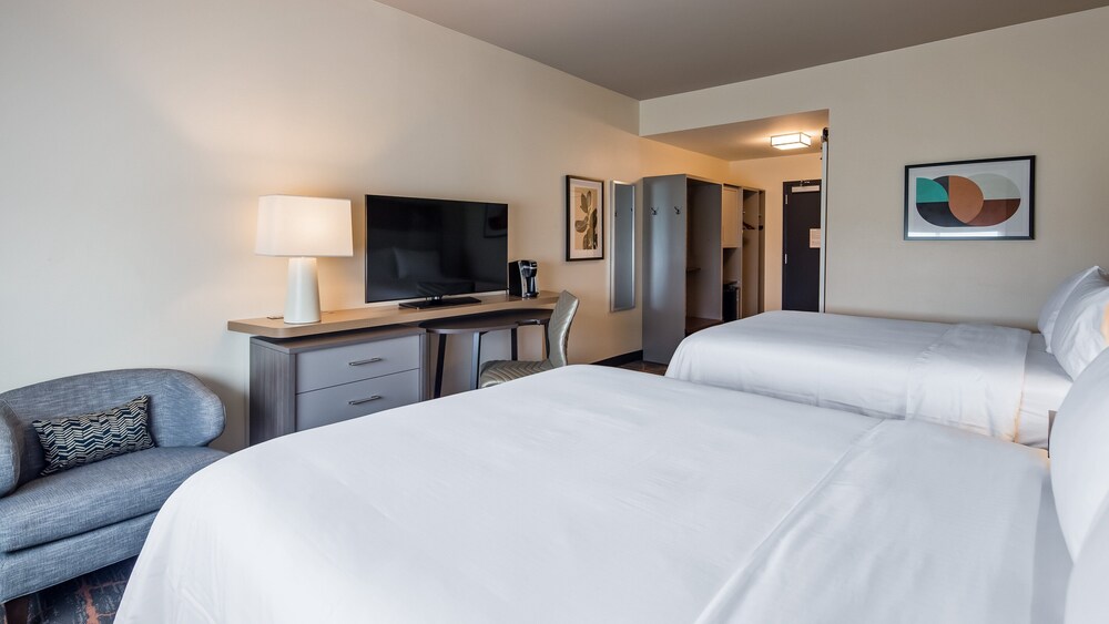 Holiday Inn - Clarksville Northeast, an IHG Hotel 12/69