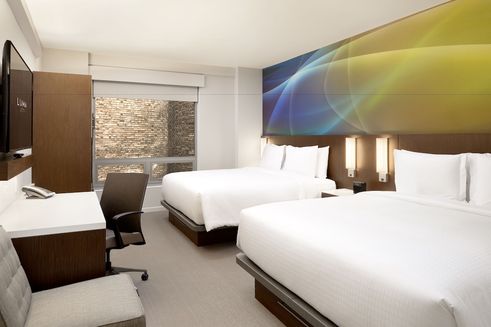 URBAN, 2 KING BEDS