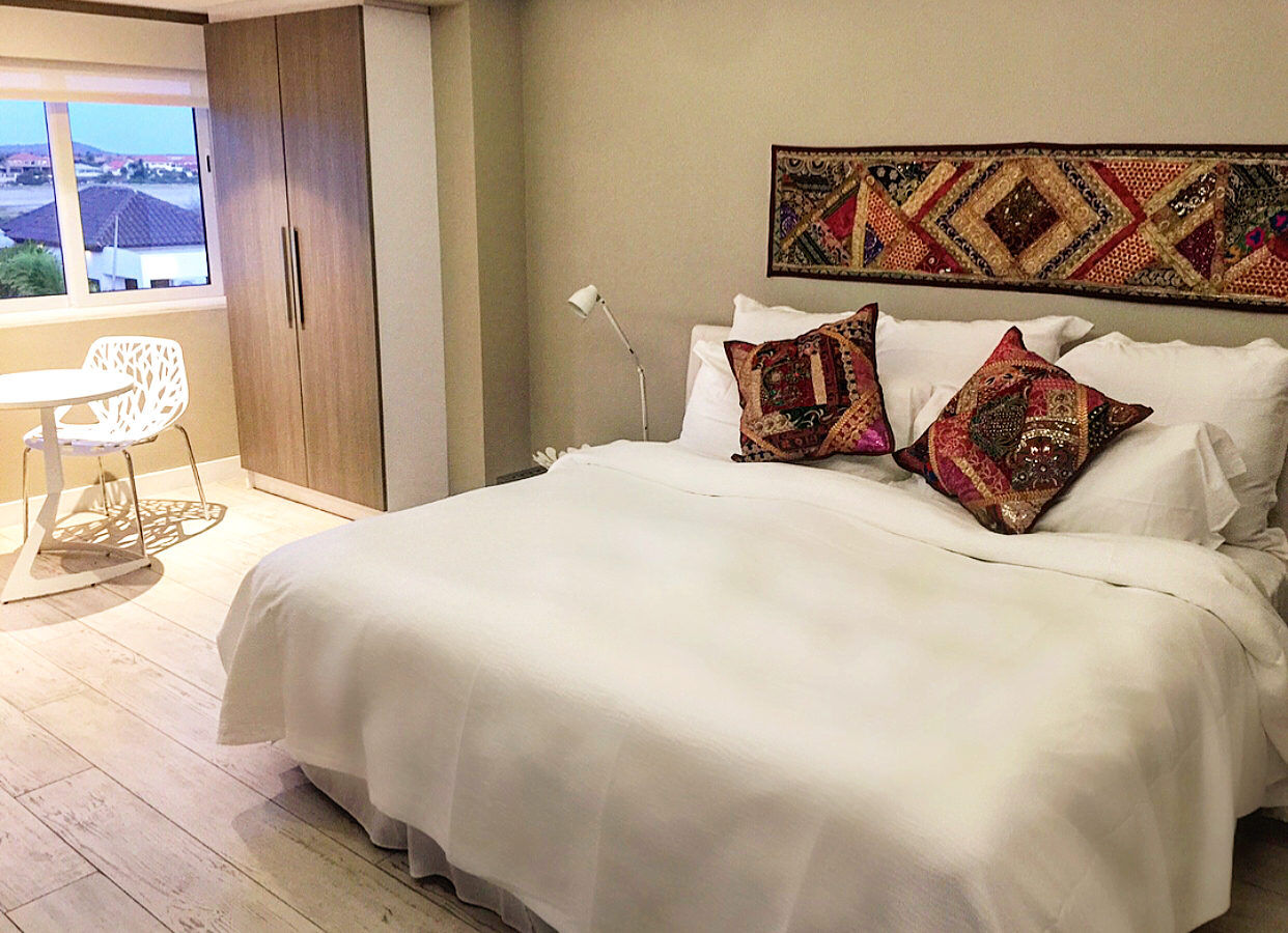 Master, Mini, King Bed, Pool View