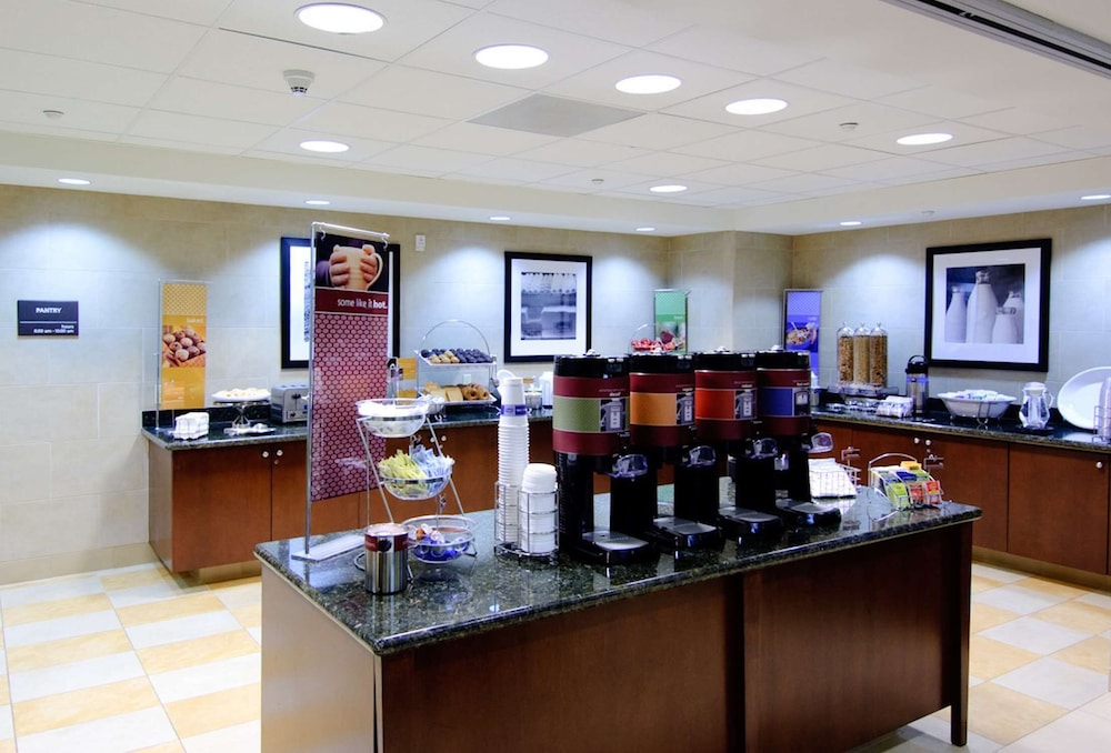Hampton Inn And Suites Moreno Valley 46/63
