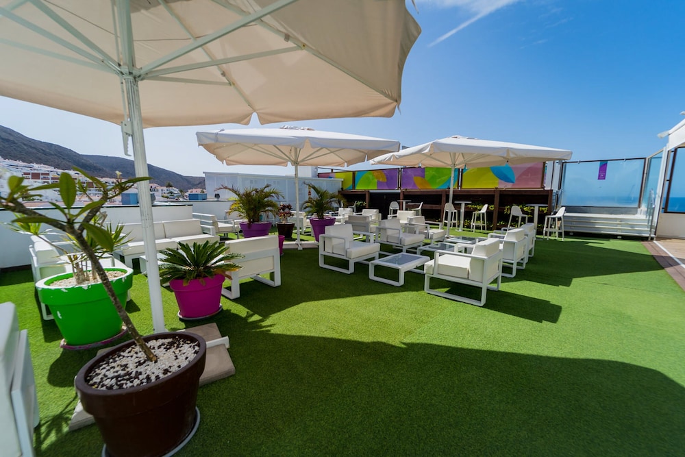 Paradise Park Fun Lifestyle Hotel 68/72
