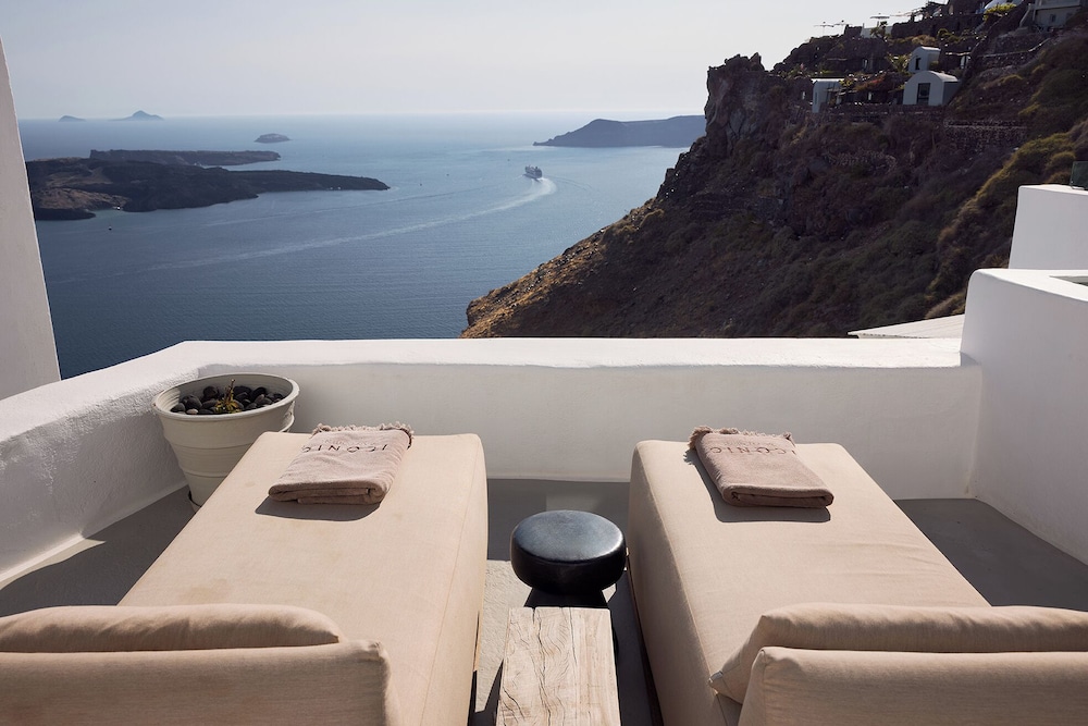 Iconic Santorini 37/73