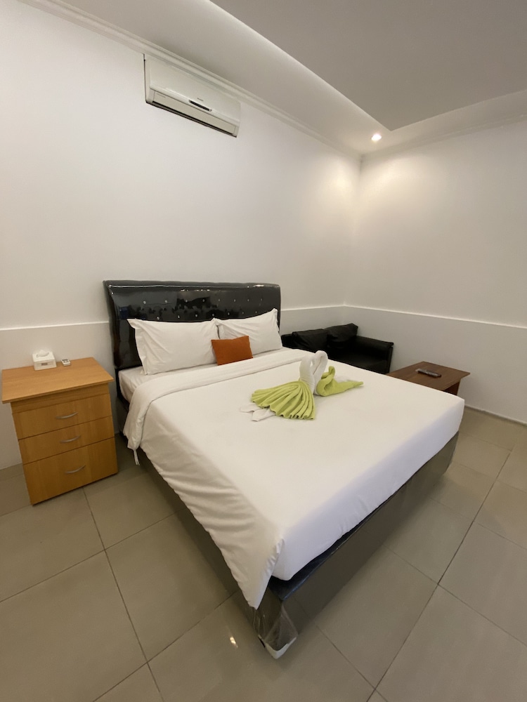 2 BEDROOMS, FAMILY, DOUBLE BED, POOL VIEW, SMOKING