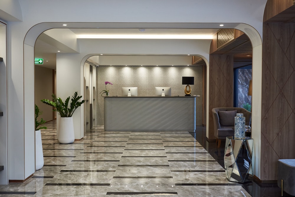 Almas Hotel Bangkok 8/65