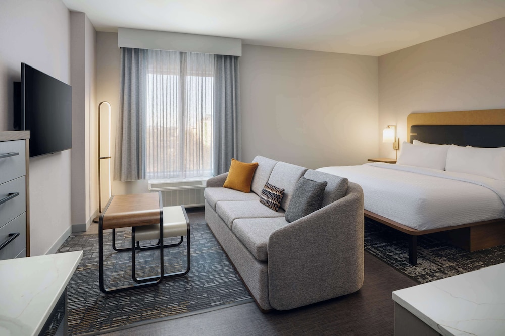 STUDIO, SUITE, KING BED