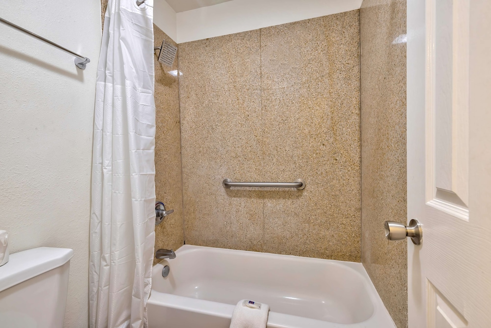 Motel6 Bryan, TX - College Station 65/67