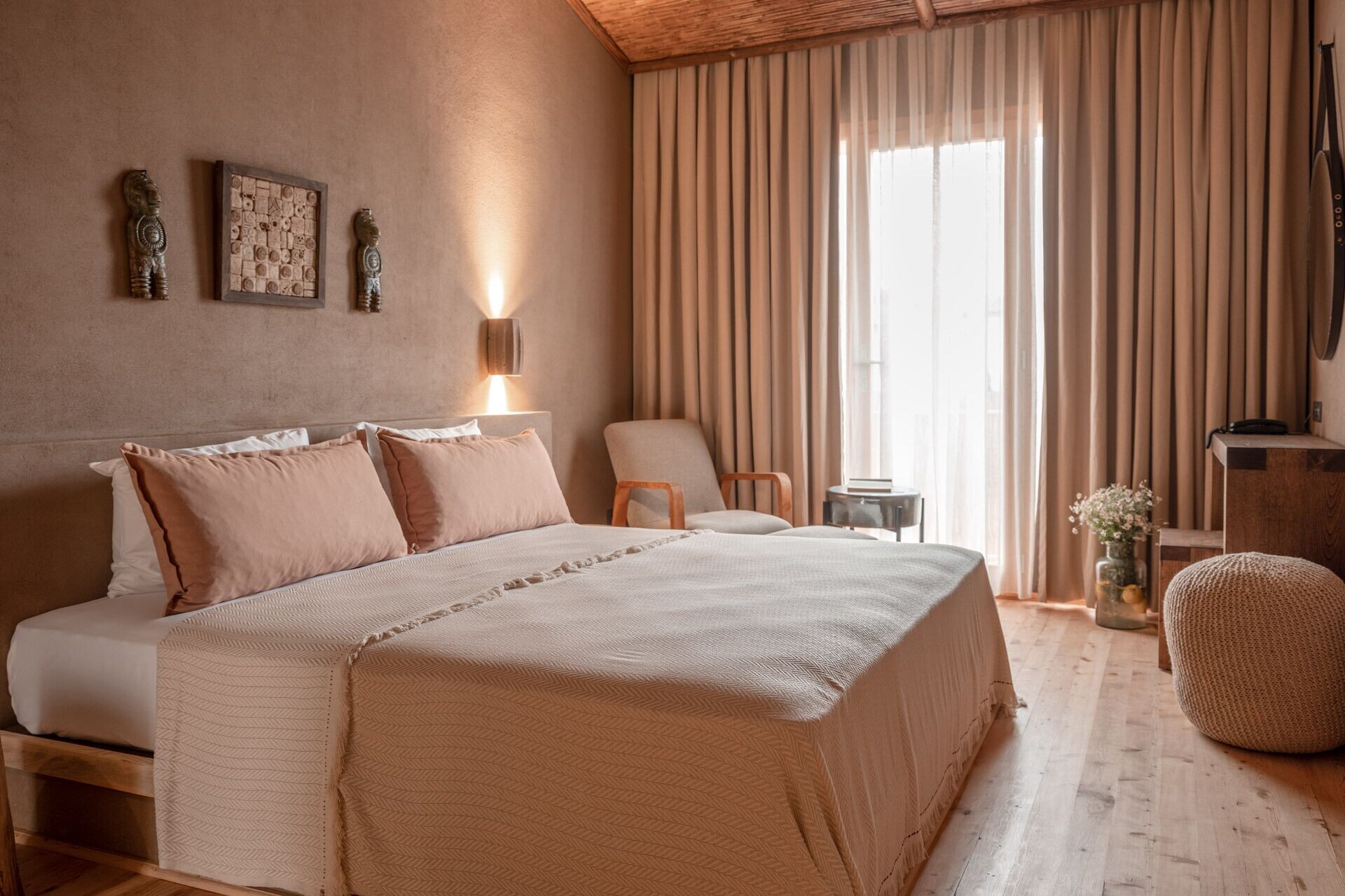 ROOM, BALCONY