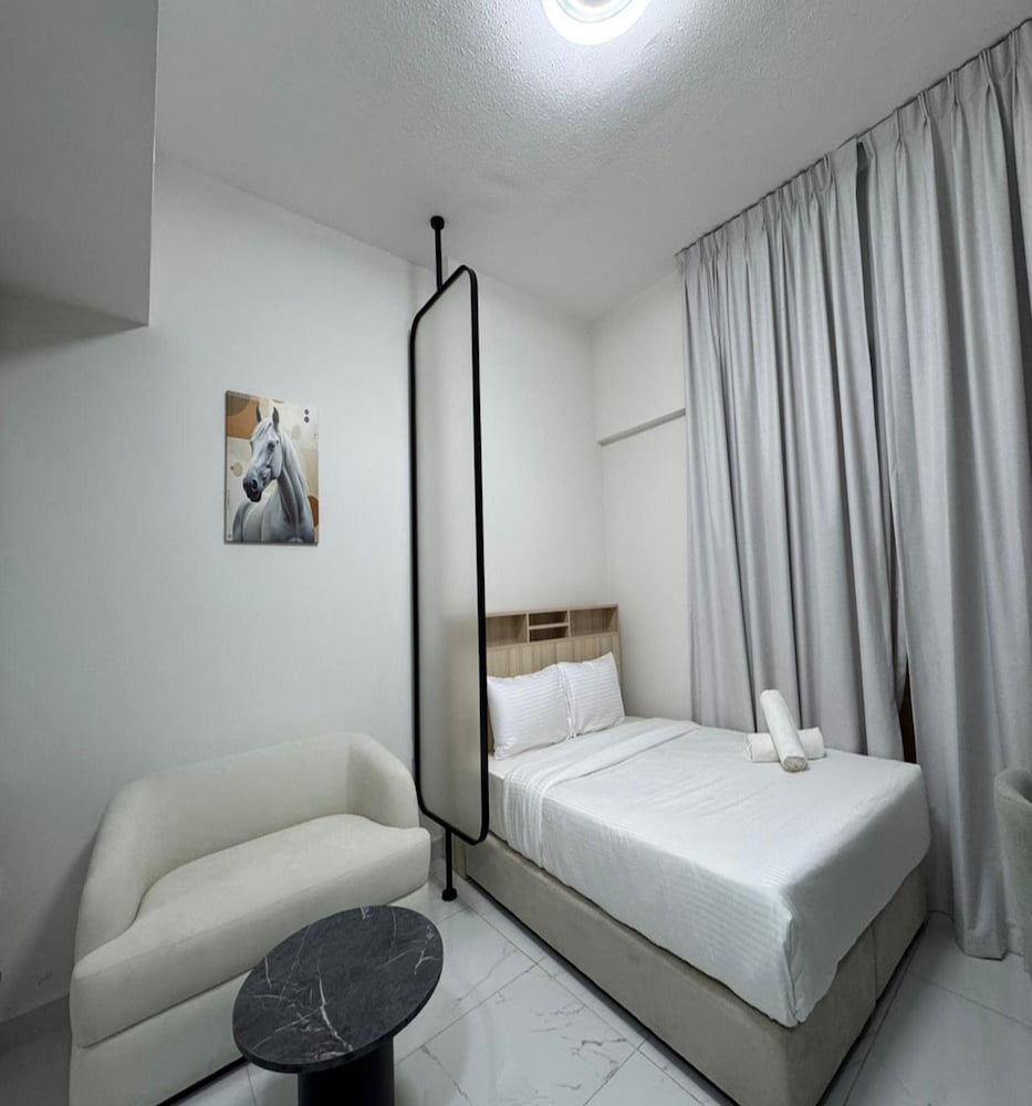 Luxury Apartment with Pool Gym & Free Parking at Equiti Gates Jebel Ali 5/14