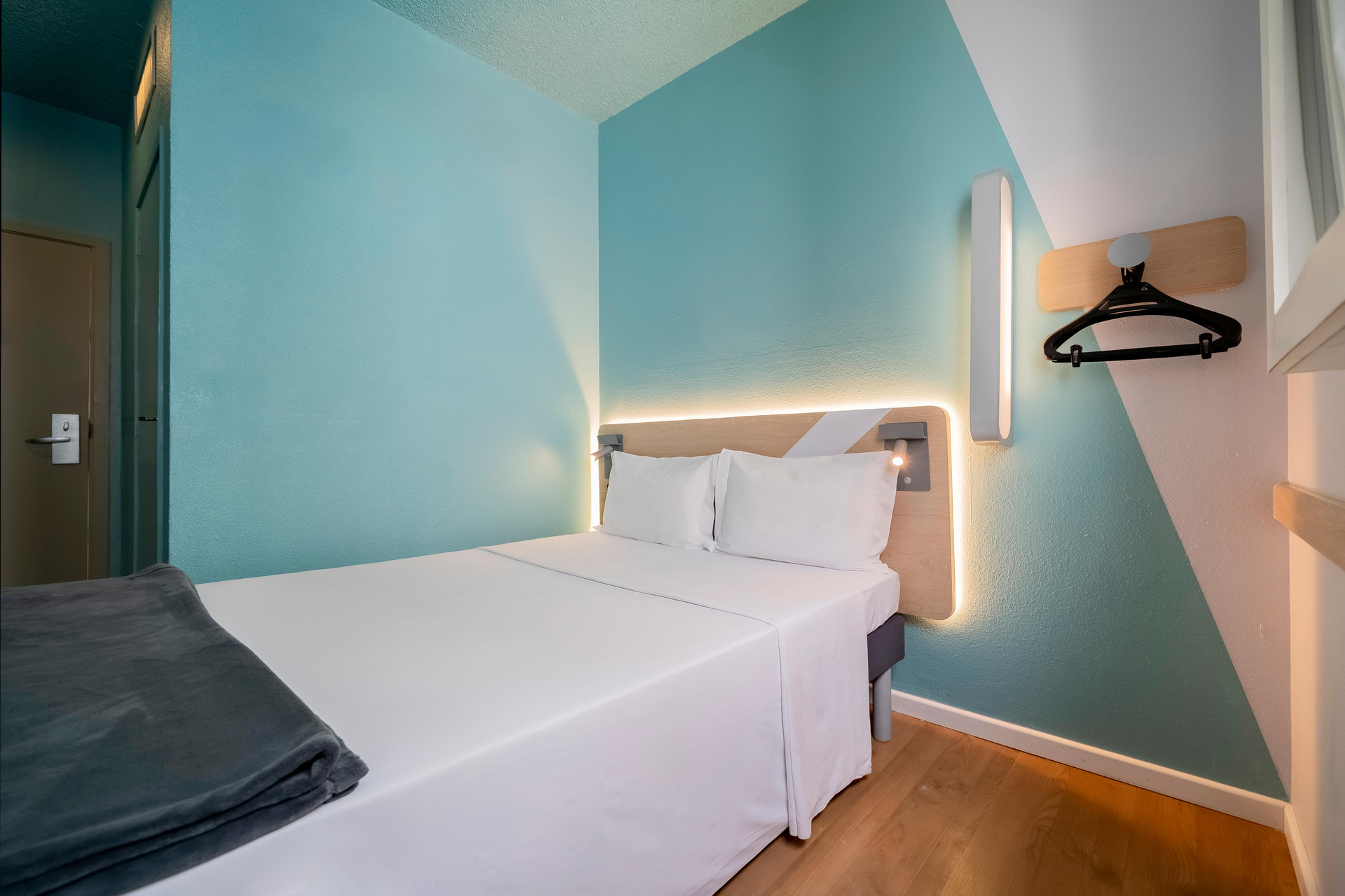 Classic, Double Bed, Street View