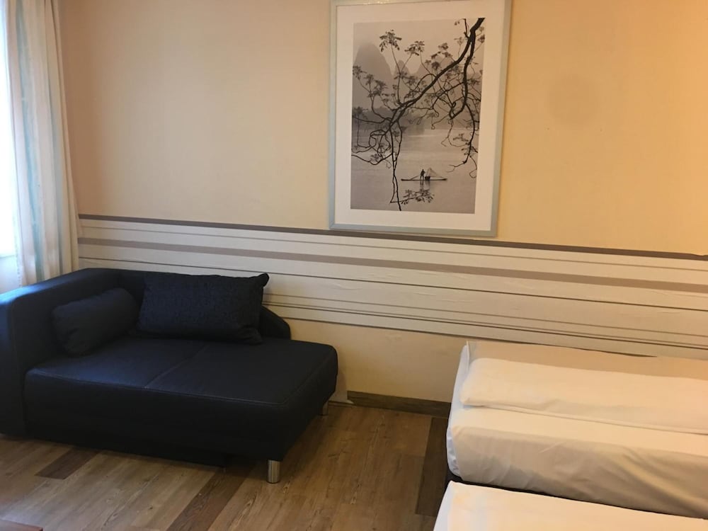 Hotel Alt Düsseldorf 12/34
