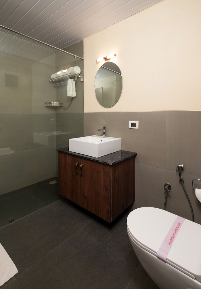 Mystic Valley Spa Resort 50/50