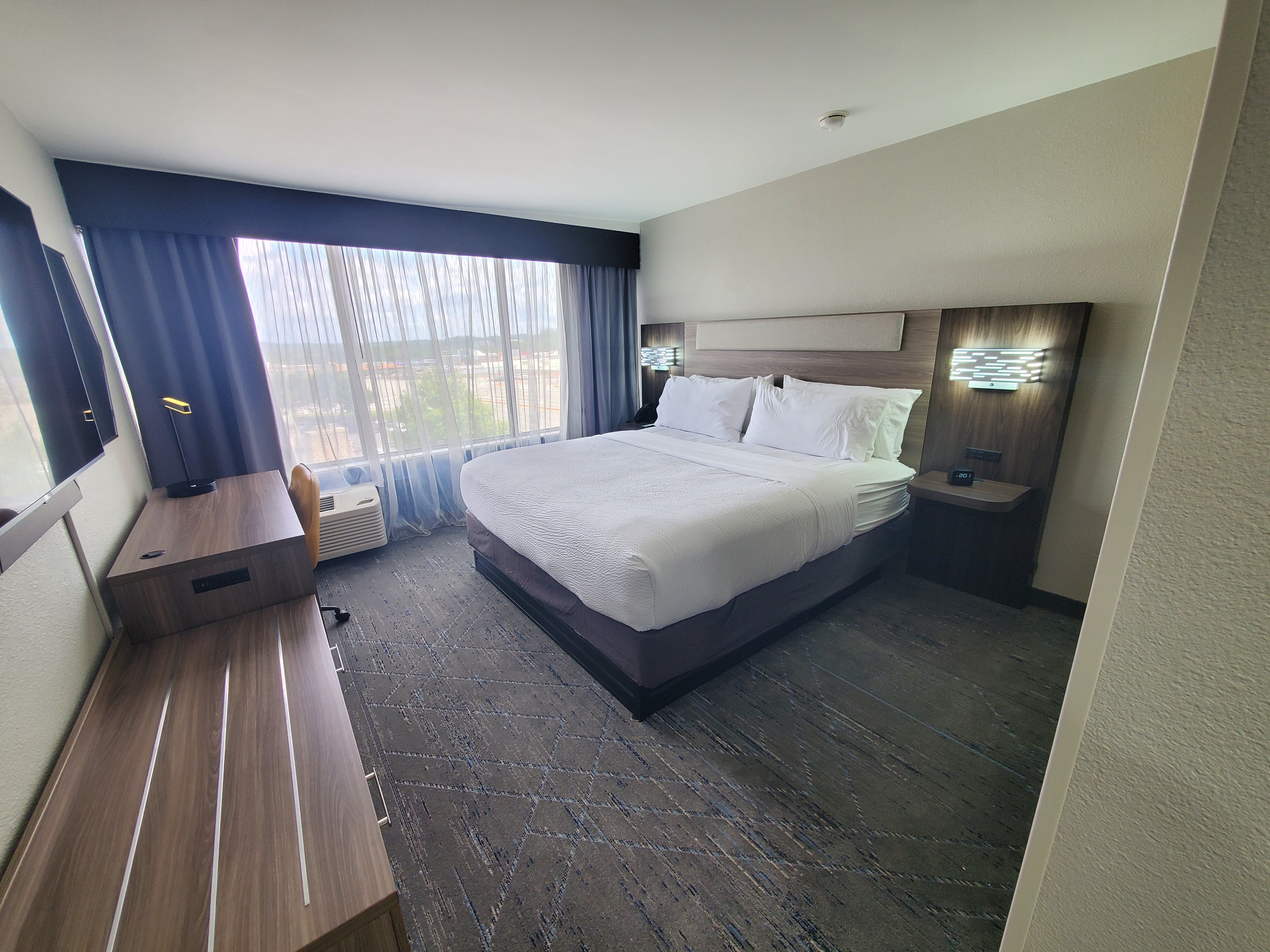 Holiday Inn Express Atlanta-Kennesaw 25/77