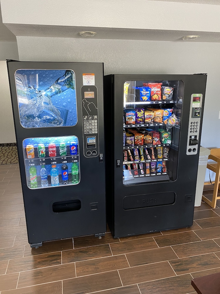 Economy Inn Suites Cedar Rapids 14/50