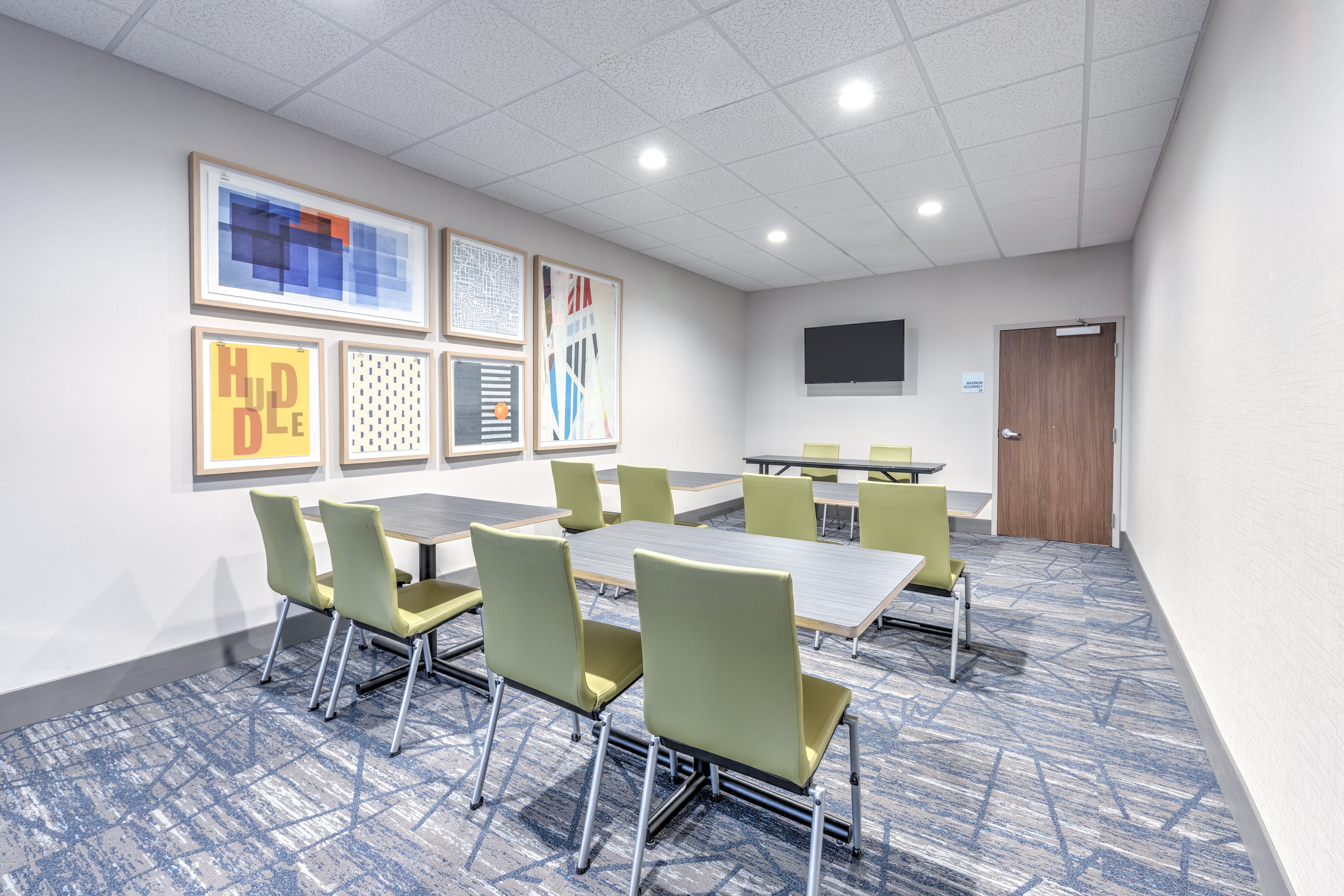 HOLIDAY INN EXPRESS & SUITES MOORE 68/75