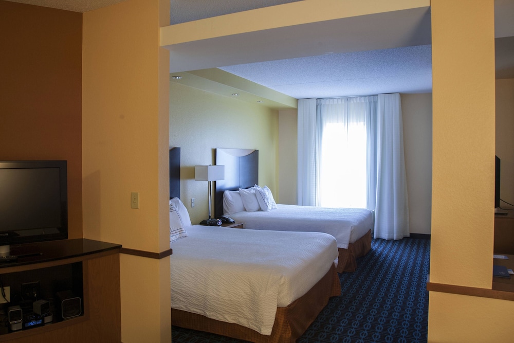 Fairfield Inn And Suites Bedford 6/36
