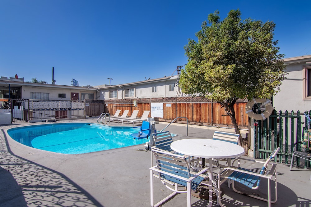 Pod Inn Los Angeles 44/50