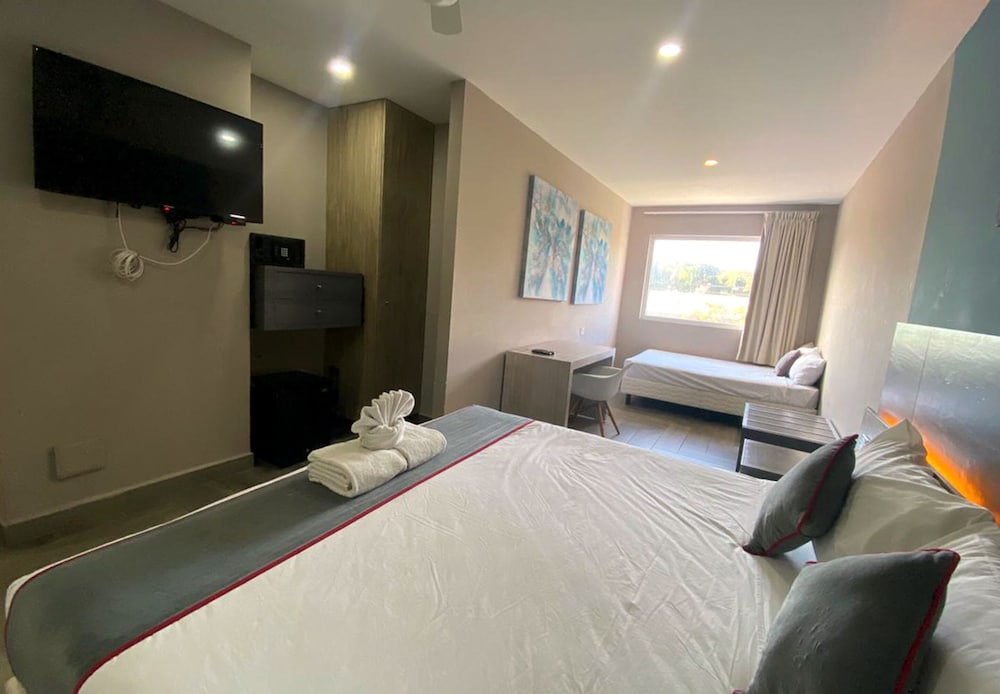 Deluxe, Quadruple, King Bed