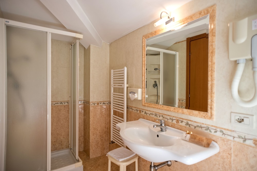 Grand Hotel Italia 48/50