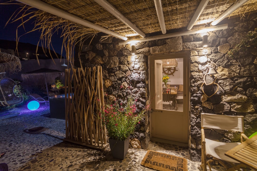 Rock Villas 6/50