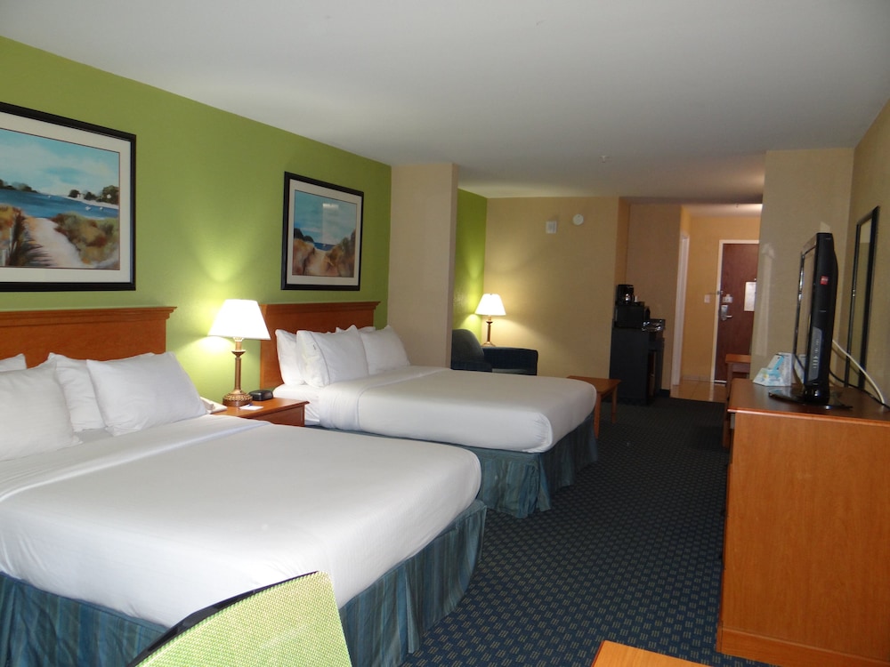 Holiday Inn Express Hotel And Suites Salisbury Delmar 24/68