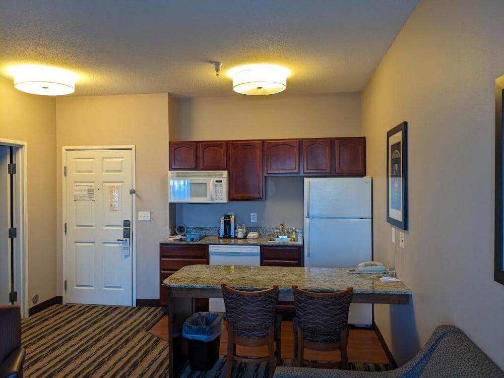 GrandStay Residential Suites Hotel- Saint Cloud 38/45