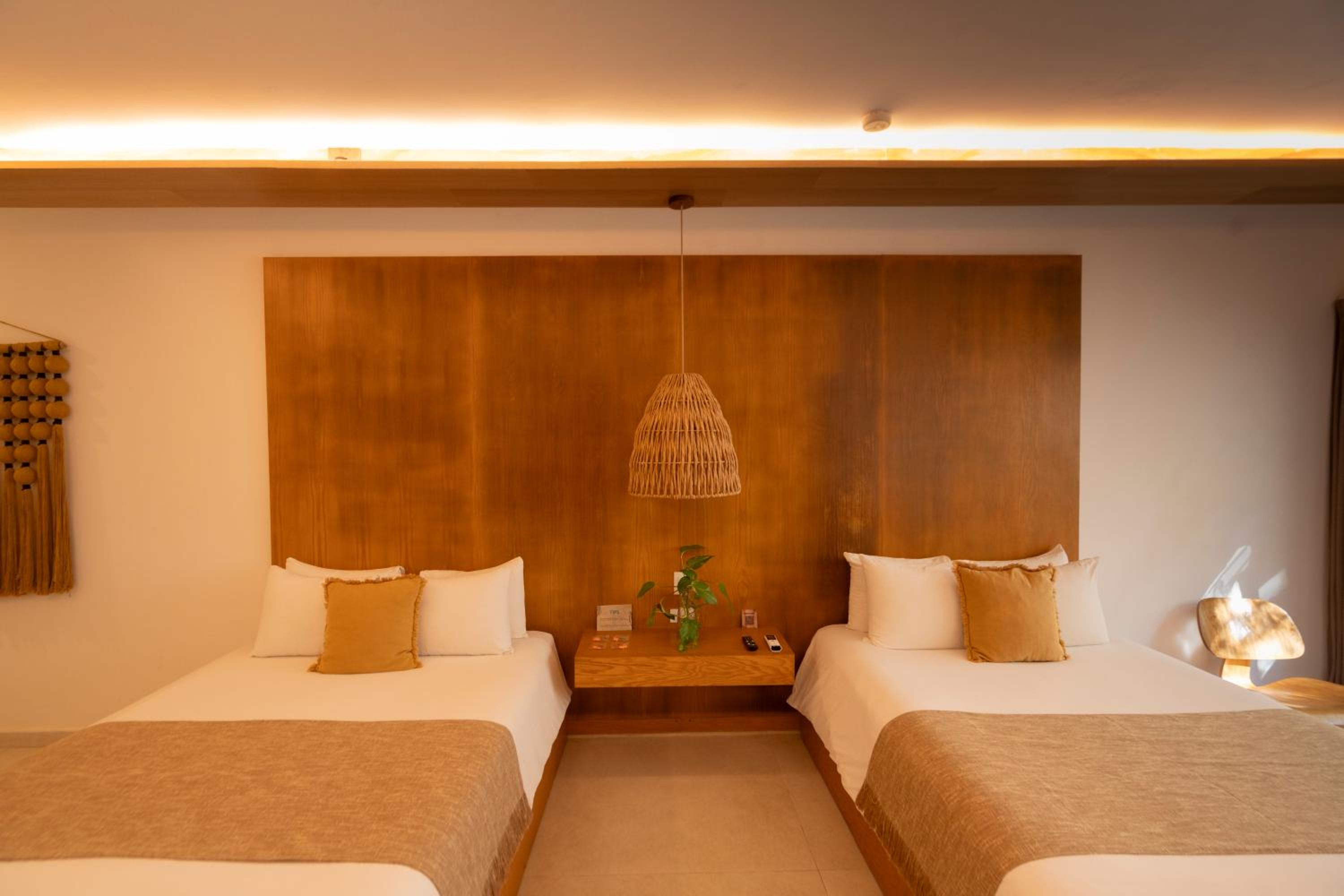 Deluxe, 2 Queen Beds