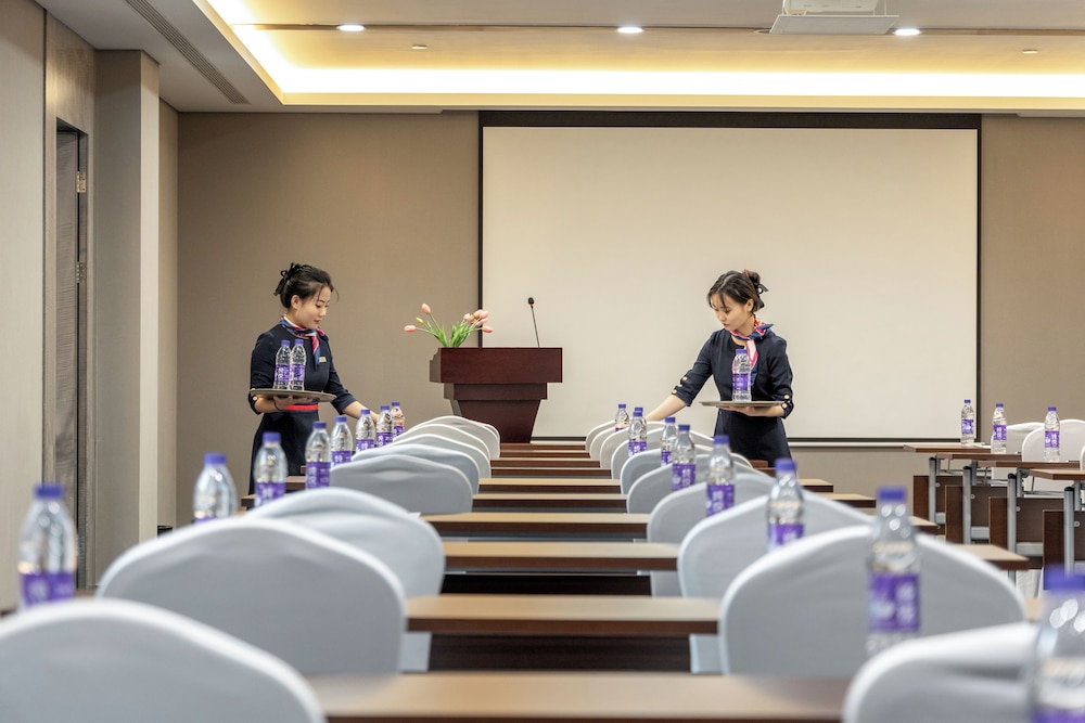 Huidong Business Hotel 41/50