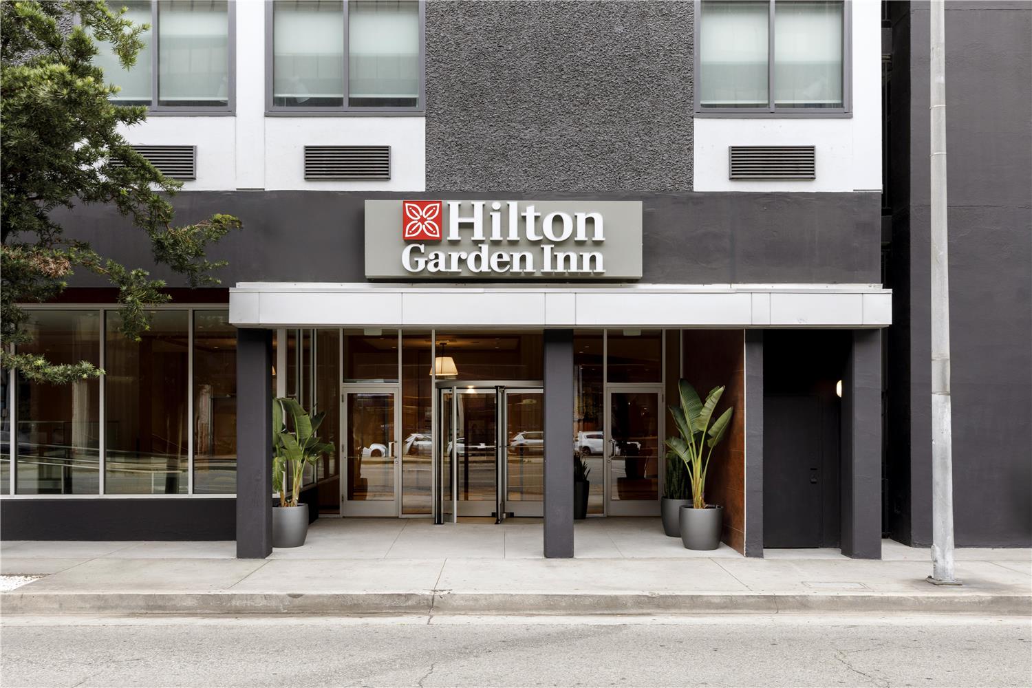 Hilton Garden Inn LAX Los Angeles Airport 8/60