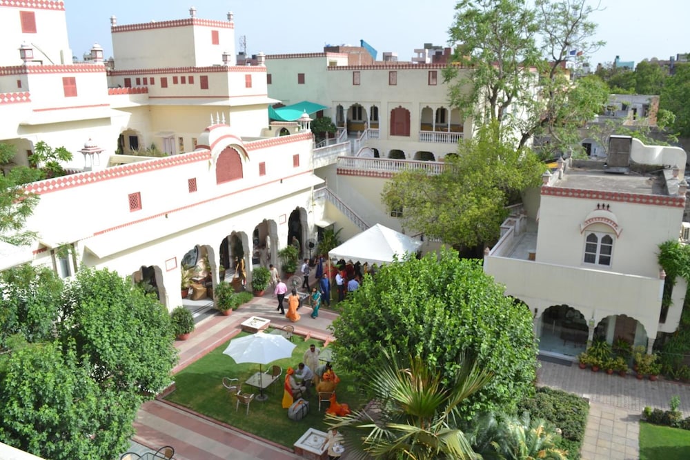Mandawa Haveli 68/70